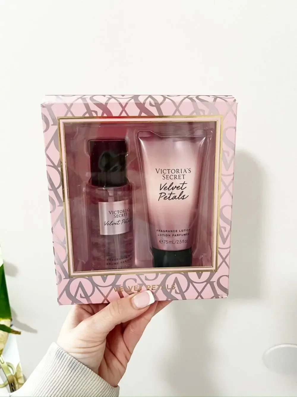 NEW Victoria's Secret Velvet Petals Gift Set